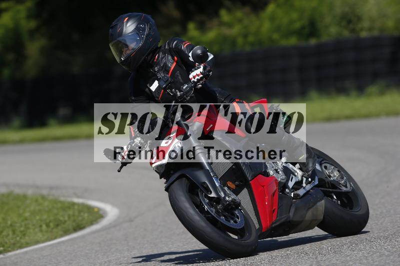 /Archiv-2024/29 12.06.2024 MOTO.CH Track Day ADR/Gruppe blau/36